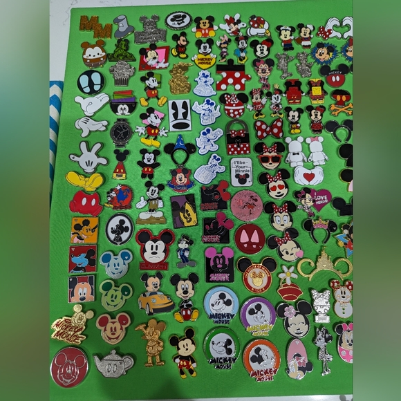 $21 for 10 Tradeable Disney Park Pins *Randomly Selected* - Picture 6 of 10